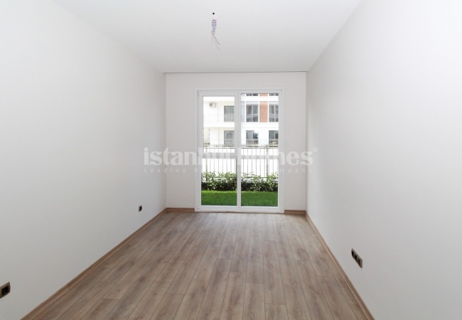 Garden Floor Properties 650 M From Tram in Zeytinburnu Istanbul 25