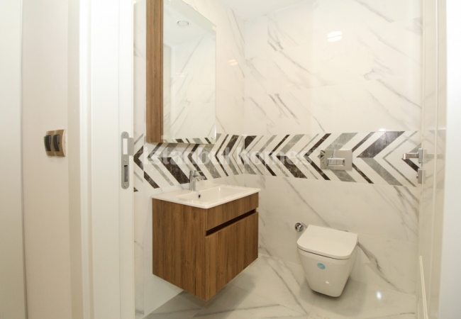 Garden Floor Properties 650 M From Tram in Zeytinburnu Istanbul 38