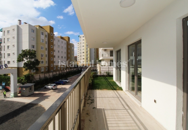 Garden Floor Properties 650 M From Tram in Zeytinburnu Istanbul 17