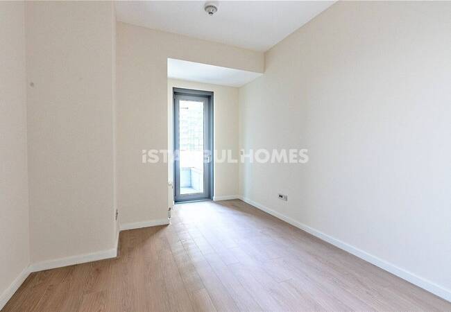 Real Estate in Complex with Terrace and Balcony in Kartal Istanbul 18
