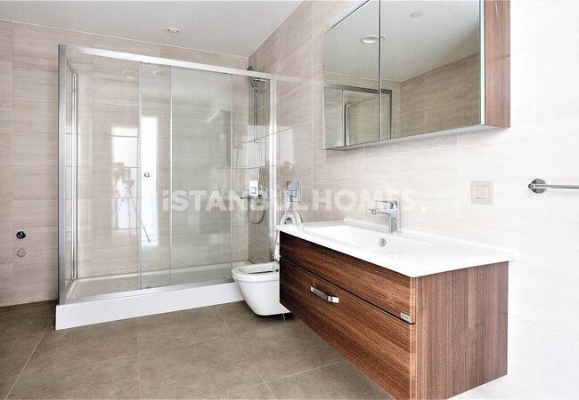 Real Estate in Complex with Terrace and Balcony in Kartal Istanbul 21