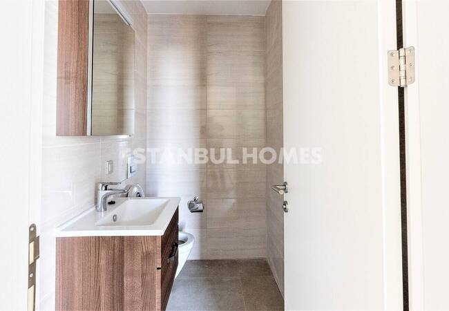 Real Estate in Complex with Terrace and Balcony in Kartal Istanbul 23