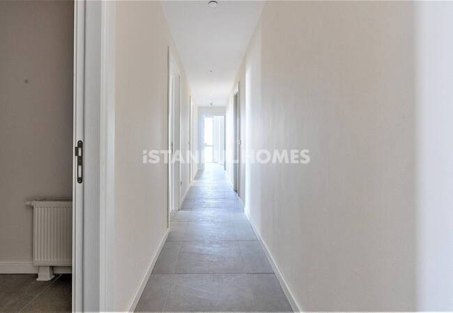 Real Estate in Complex with Terrace and Balcony in Kartal Istanbul 26