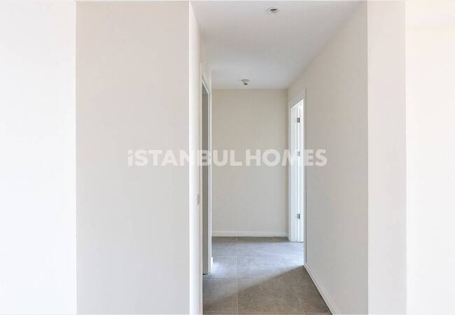 Real Estate in Complex with Terrace and Balcony in Kartal Istanbul 27