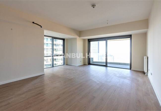 Real Estate in Complex with Terrace and Balcony in Kartal Istanbul 7