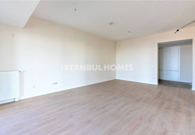 Real Estate in Complex with Terrace and Balcony in Kartal Istanbul 9