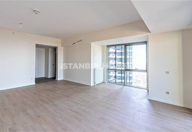 Real Estate in Complex with Terrace and Balcony in Kartal Istanbul 10