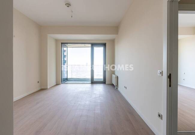 Real Estate in Complex with Terrace and Balcony in Kartal Istanbul 13
