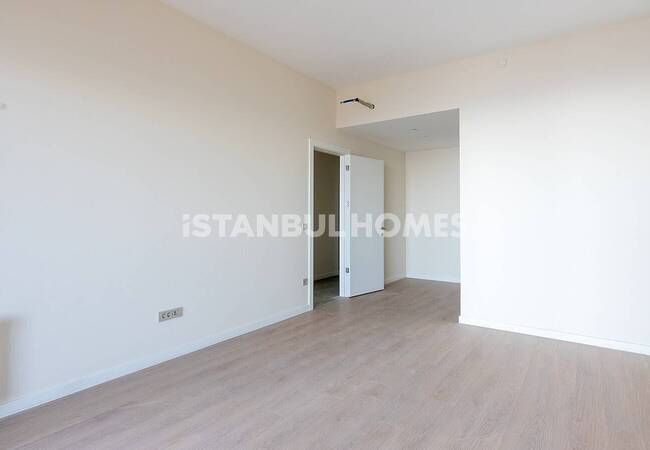 Real Estate in Complex with Terrace and Balcony in Kartal Istanbul 15