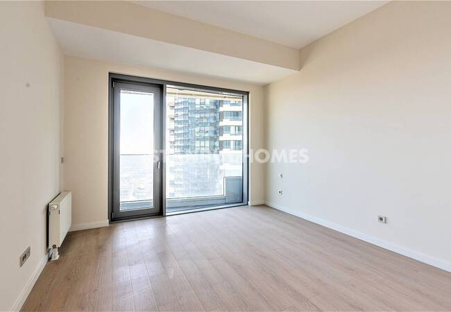 Real Estate in Complex with Terrace and Balcony in Kartal Istanbul 16