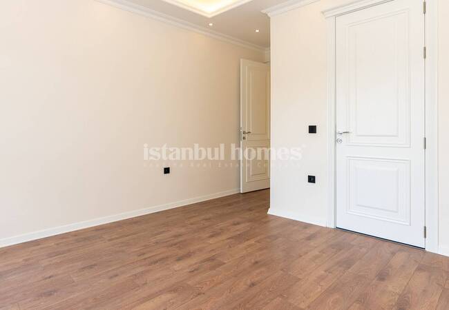 Duplex Villa with Garden and Pool in Istanbul Beylikduzu 32