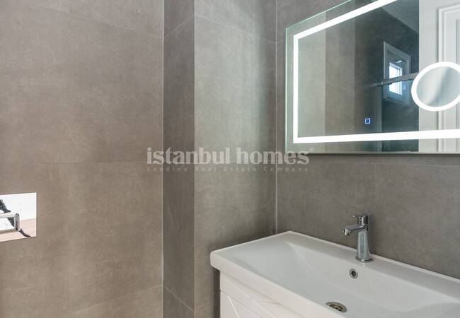 Duplex Villa with Garden and Pool in Istanbul Beylikduzu 37