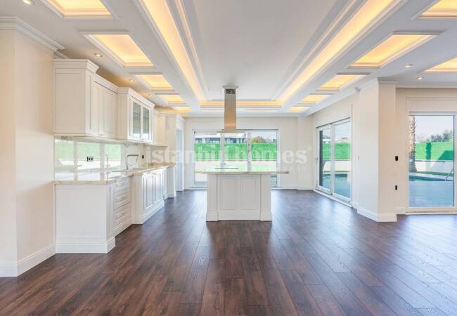 Duplex Villa with Garden and Pool in Istanbul Beylikduzu 18