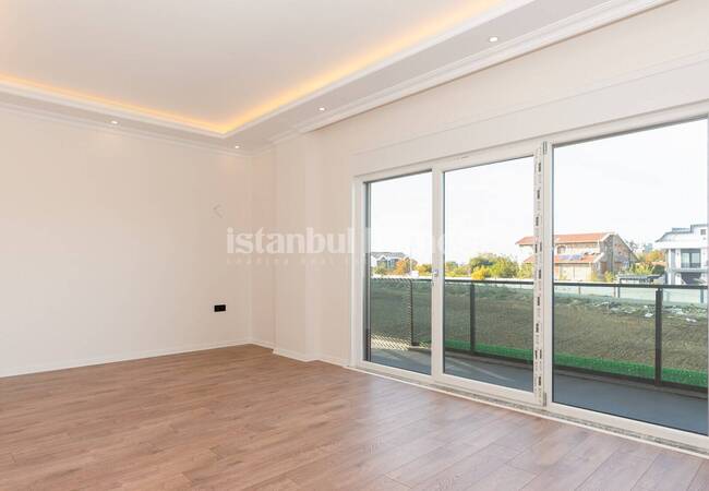 Duplex Villa with Garden and Pool in Istanbul Beylikduzu 22