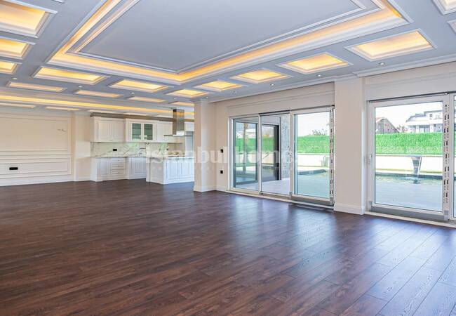 Duplex Villa with Garden and Pool in Istanbul Beylikduzu 13