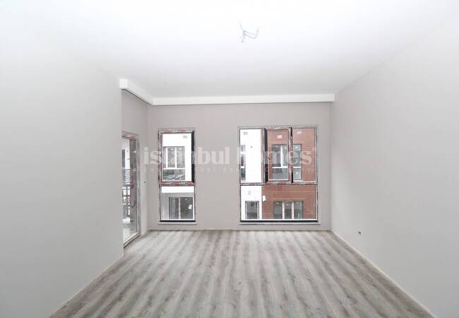 Apartment in a Complex Near the Subway in Eyupsultan Gokturk 7