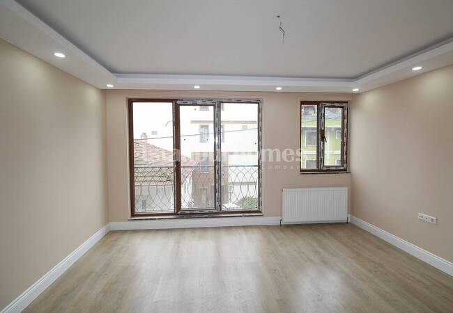 Well-located 1+1 Flat Close to Bazaar in Eyüpsultan Istanbul 5