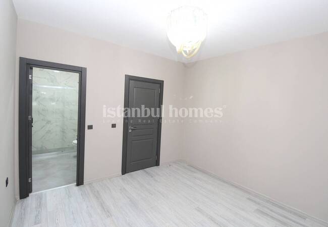 Apartments in a Complex with a Pool and Security in Esenyurt 6