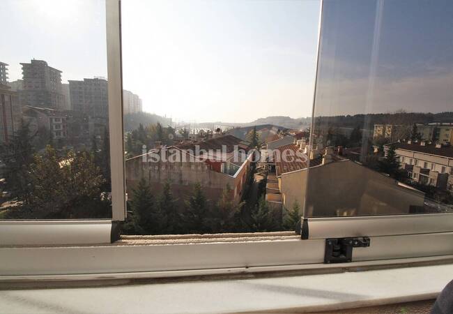 Property in a Secure Complex with Parking Lot in Istanbul 31