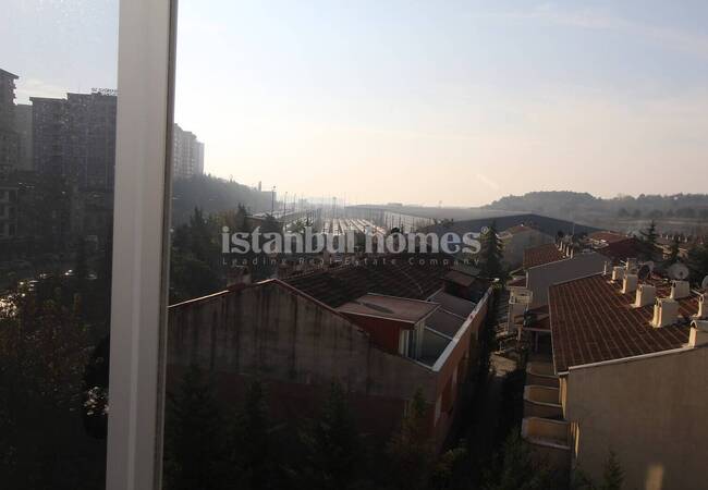 Property in a Secure Complex with Parking Lot in Istanbul 32