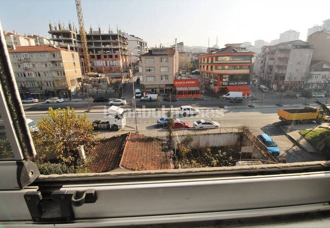 Property in a Secure Complex with Parking Lot in Istanbul 34