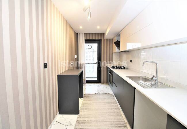 Real Estate in a Secure Complex Close to Airport in Istanbul 8