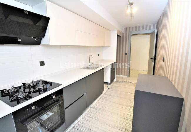 Real Estate in a Secure Complex Close to Airport in Istanbul 9