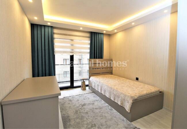 Real Estate in a Secure Complex Close to Airport in Istanbul 12