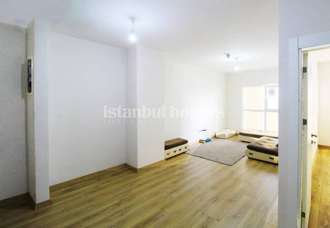 Apartment in a Complex with Pool and Parking Lot in Istanbul 12
