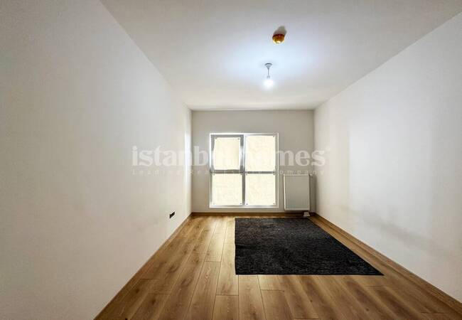 Apartment in a Complex with Pool and Parking Lot in Istanbul 17