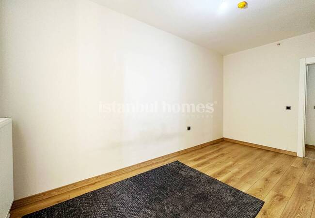 Apartment in a Complex with Pool and Parking Lot in Istanbul 19