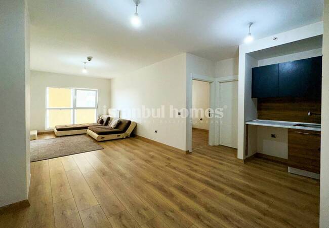 Apartment in a Complex with Pool and Parking Lot in Istanbul 10