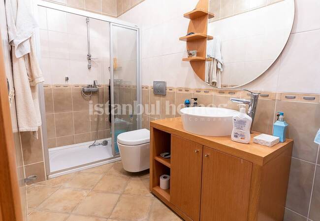 Çekmeköy'de Nezih Sitede Müstakil Bahçeli Tripleks Villa 17