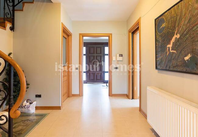 Çekmeköy'de Nezih Sitede Müstakil Bahçeli Tripleks Villa 18