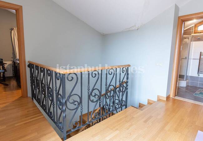 Çekmeköy'de Nezih Sitede Müstakil Bahçeli Tripleks Villa 19