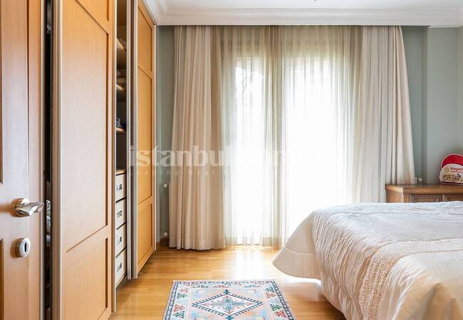 Çekmeköy'de Nezih Sitede Müstakil Bahçeli Tripleks Villa 12