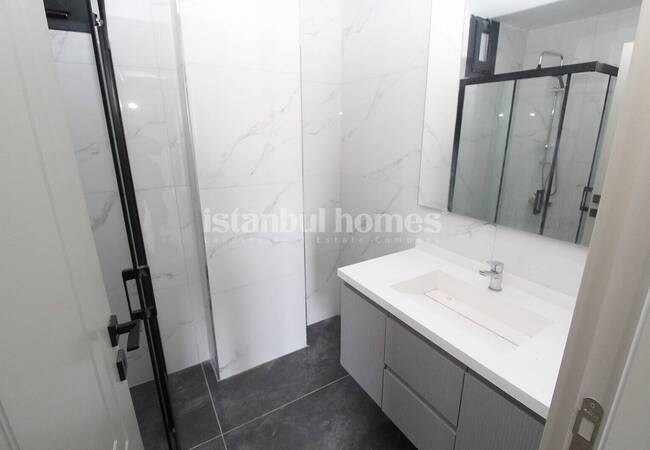 Properties with Balconies and En Suite Bathrooms in Beylikduzu 10