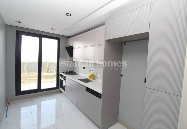 Properties with Balconies and En Suite Bathrooms in Beylikduzu 12