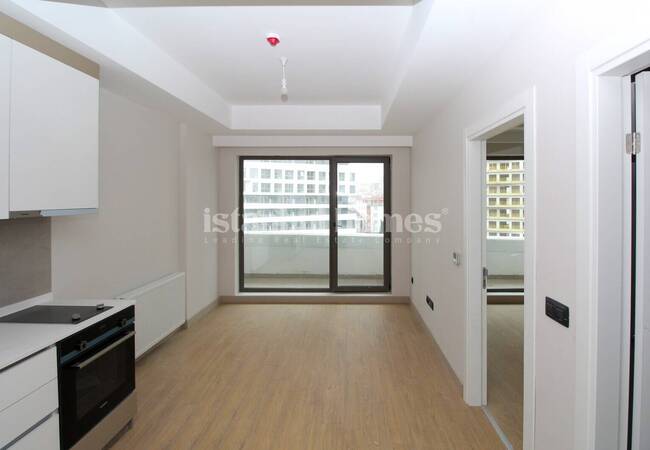 Flat with Balcony in a Secure Complex in Istanbul Kucukcekmece 5