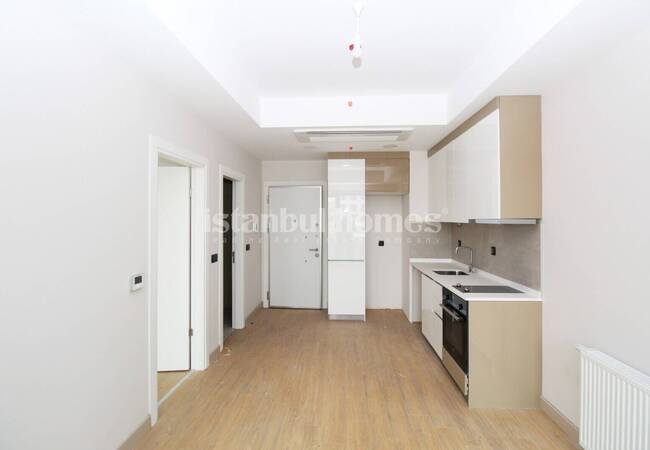 Flat with Balcony in a Secure Complex in Istanbul Kucukcekmece 7