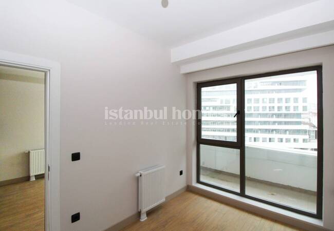 Flat with Balcony in a Secure Complex in Istanbul Kucukcekmece 11