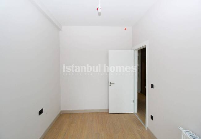 Flat with Balcony in a Secure Complex in Istanbul Kucukcekmece 12
