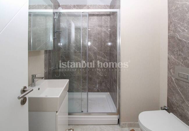 Flat with Balcony in a Secure Complex in Istanbul Kucukcekmece 13