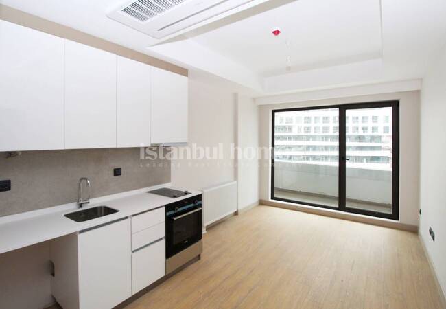 Flat with Balcony in a Secure Complex in Istanbul Kucukcekmece 4