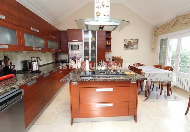 Sarıyer Zekeriyaköy'de Lüks Sitede Orman Manzaralı İkiz Villa 9