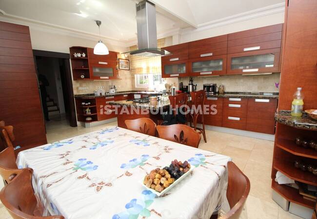 Sarıyer Zekeriyaköy'de Lüks Sitede Orman Manzaralı İkiz Villa 10