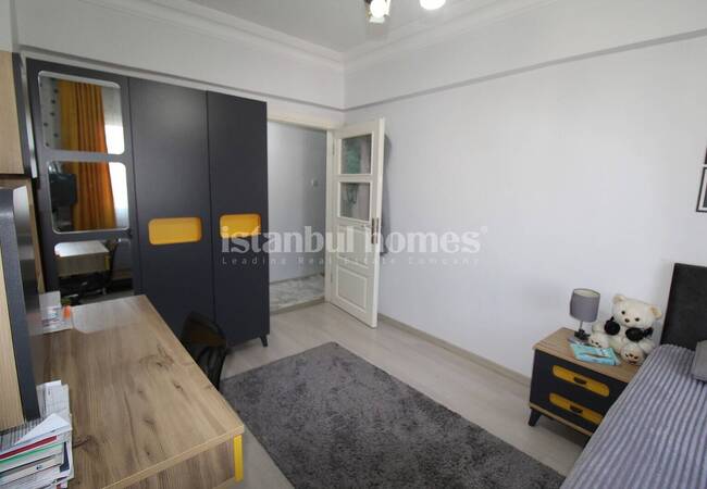 Well Lit Flat with 3 Balconies in a Complex in Istanbul Fatih 15