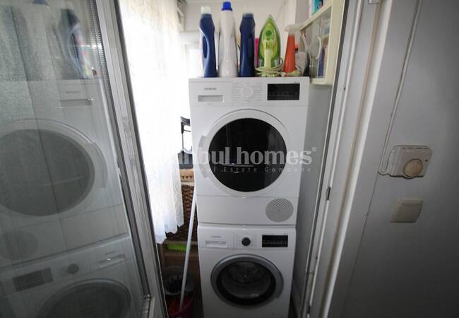 Well Lit Flat with 3 Balconies in a Complex in Istanbul Fatih 21