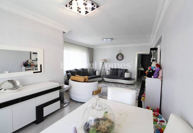 Well Lit Flat with 3 Balconies in a Complex in Istanbul Fatih 7