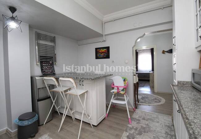 Well Lit Flat with 3 Balconies in a Complex in Istanbul Fatih 10